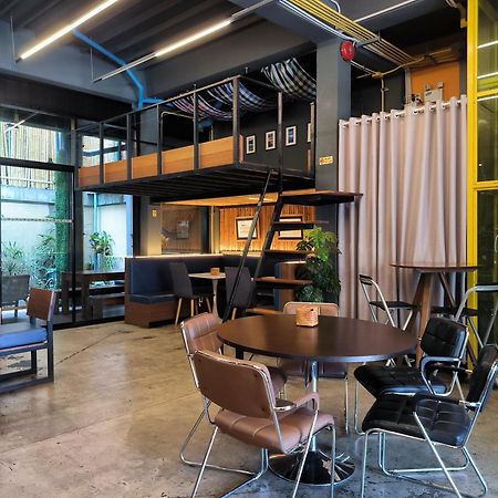 Whereder Poshtel ウドーンターニー エクステリア 写真