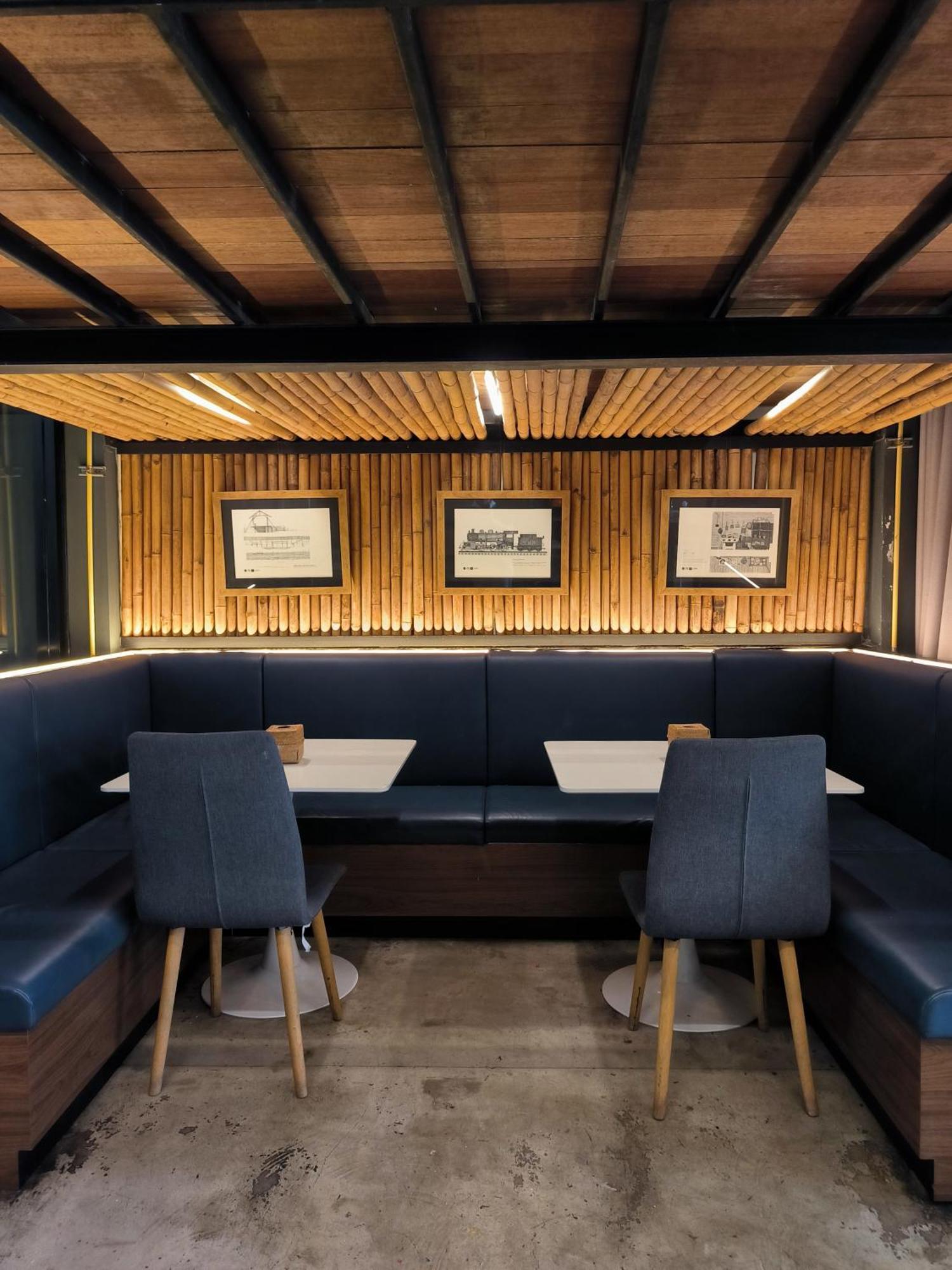 Whereder Poshtel ウドーンターニー エクステリア 写真