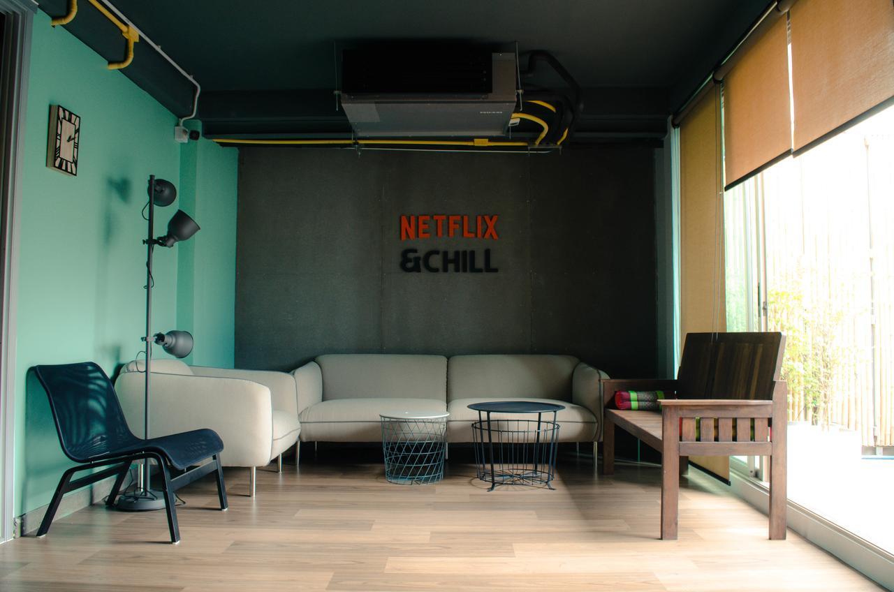 Whereder Poshtel ウドーンターニー エクステリア 写真