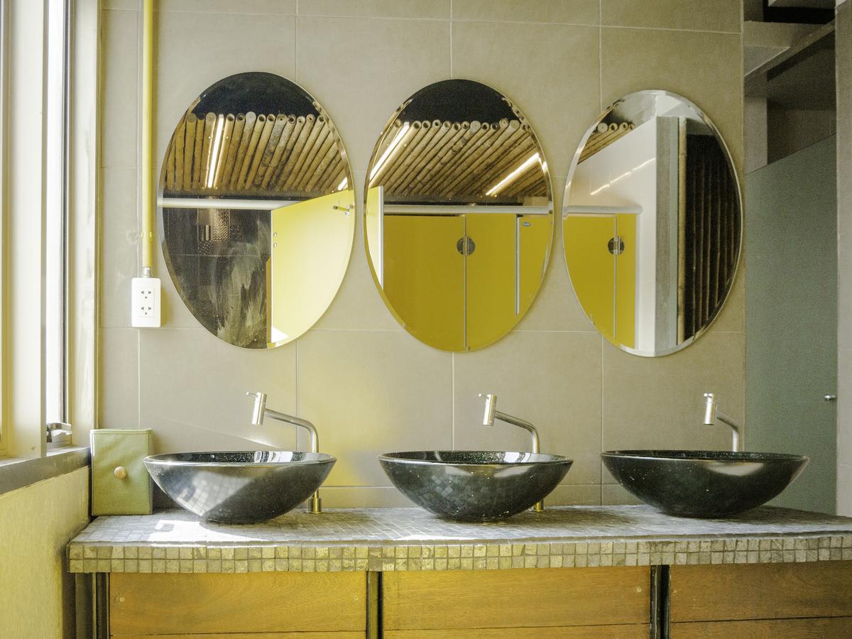 Whereder Poshtel ウドーンターニー エクステリア 写真